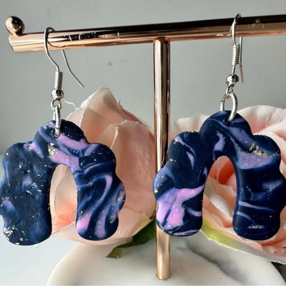 Hand made Gorgeous Light weight cute little earrings - Picture 2 of 4